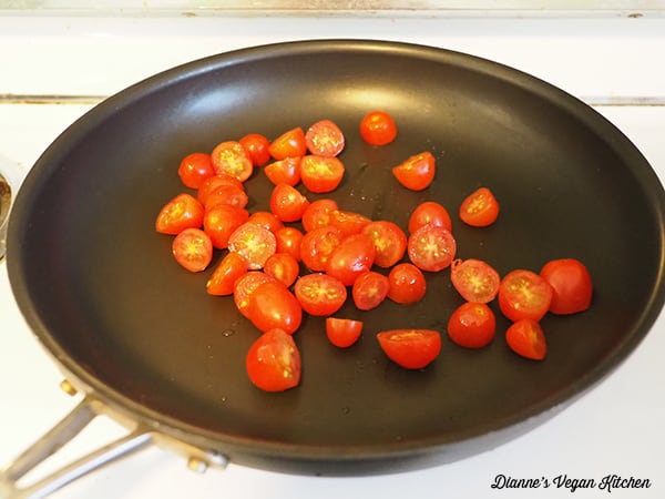 cooking tomatoes 