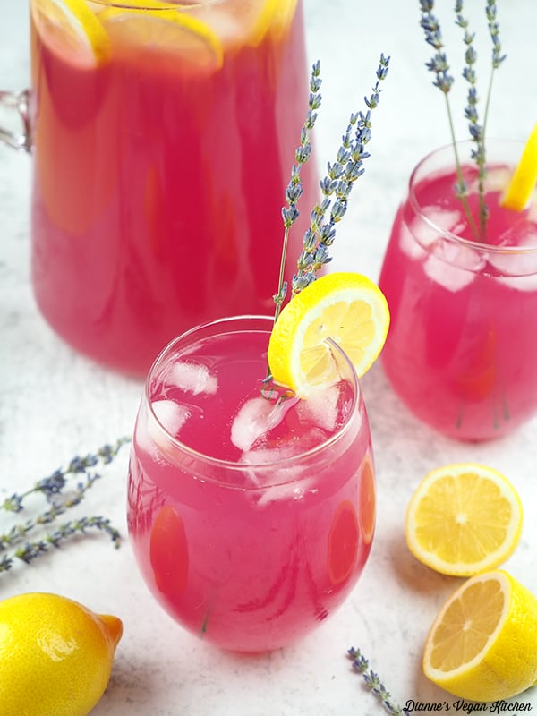 two glasses of lemonade with picture