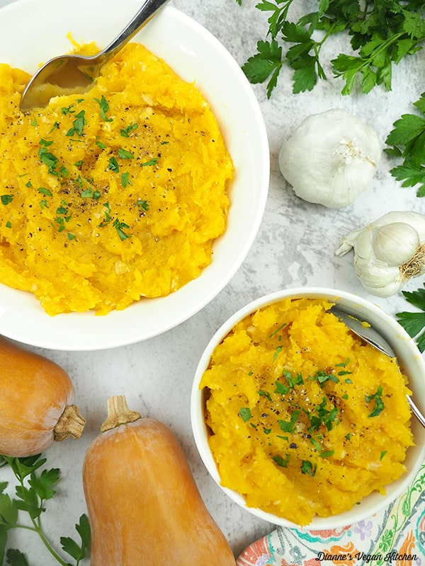 two bowls of squash with garlic, and parsley